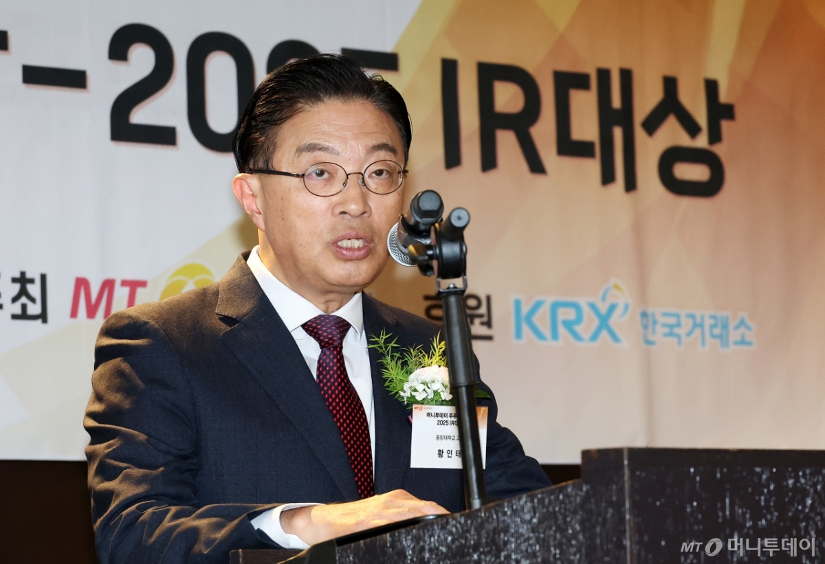 [사진]'IR대상' 심사평 하는 황인태 교수