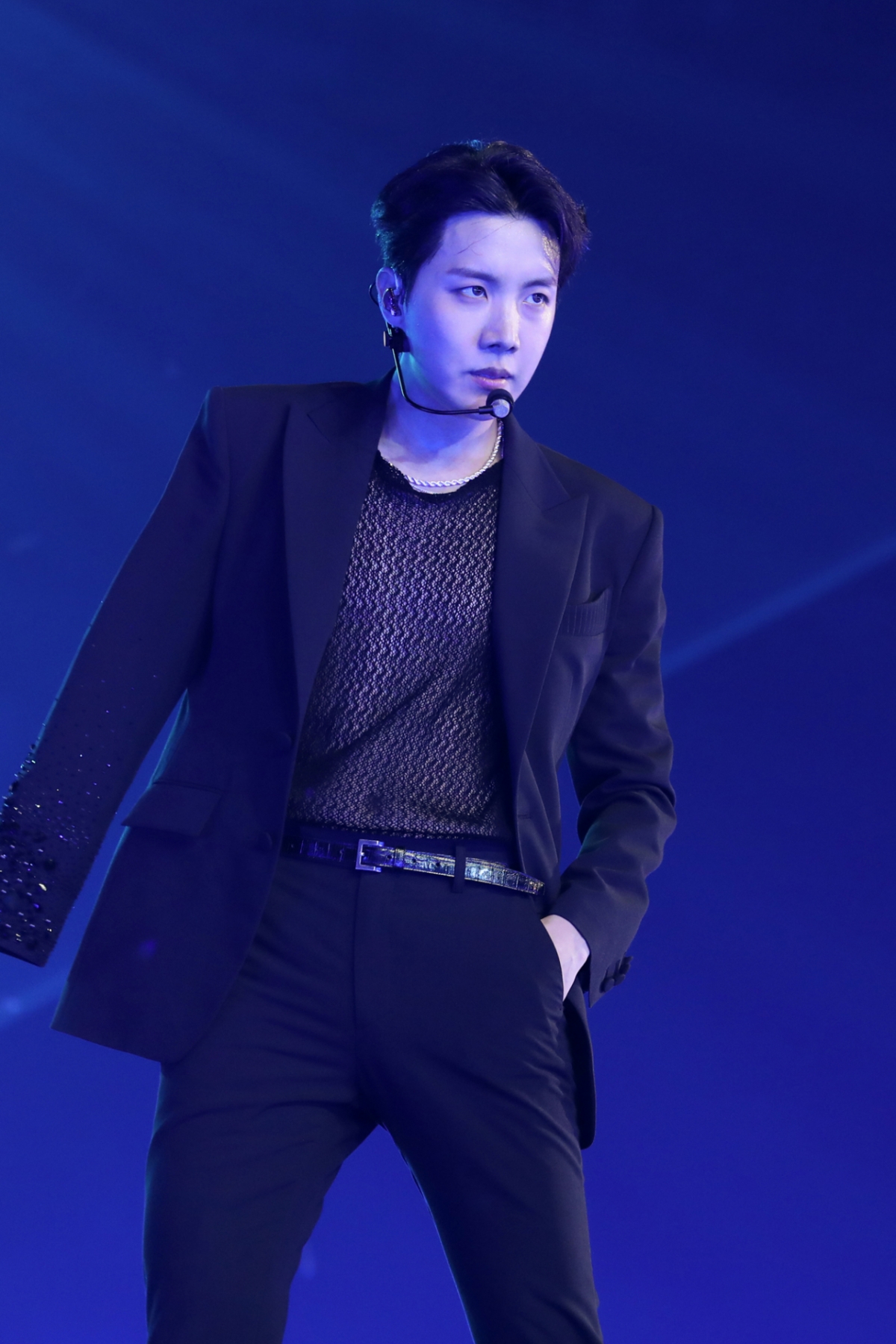 [사진] 제이홉의 빠져드는 눈빛