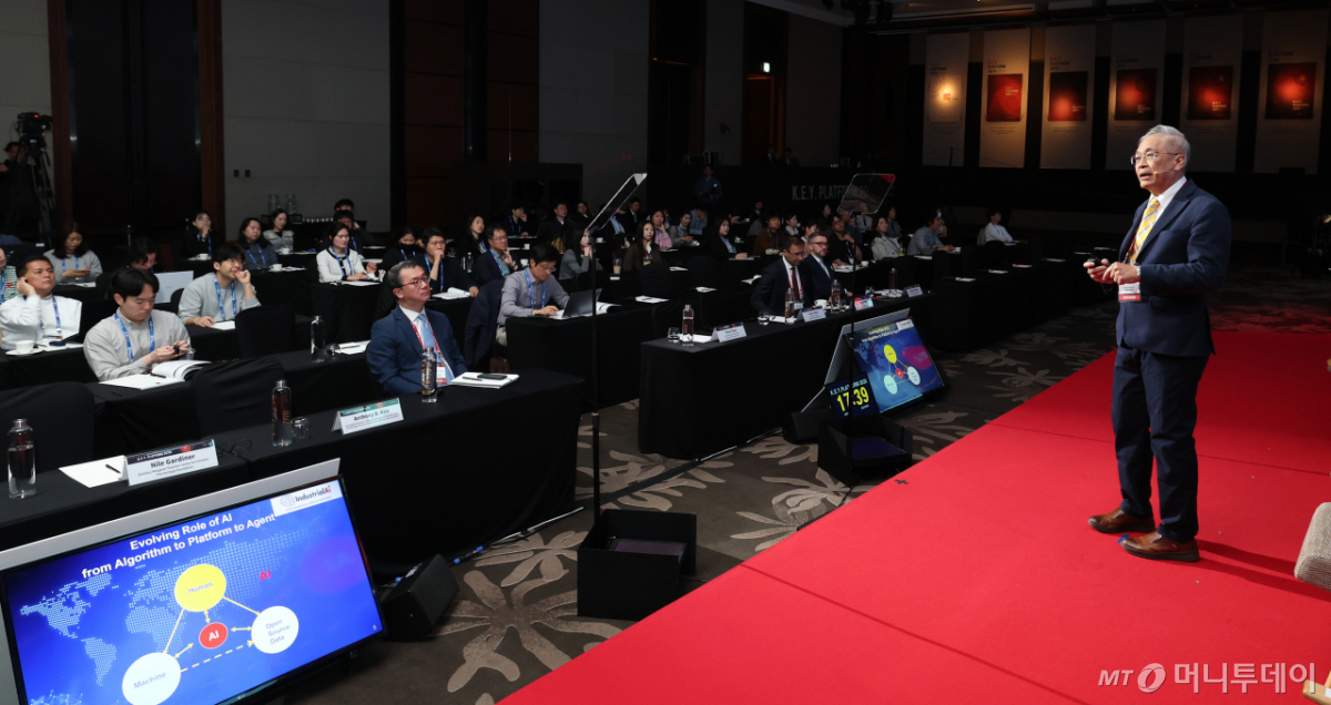 [사진]제이 리 '산업용 피지컬 AI의 동향, 발전, 그리고 과제' 기조강연