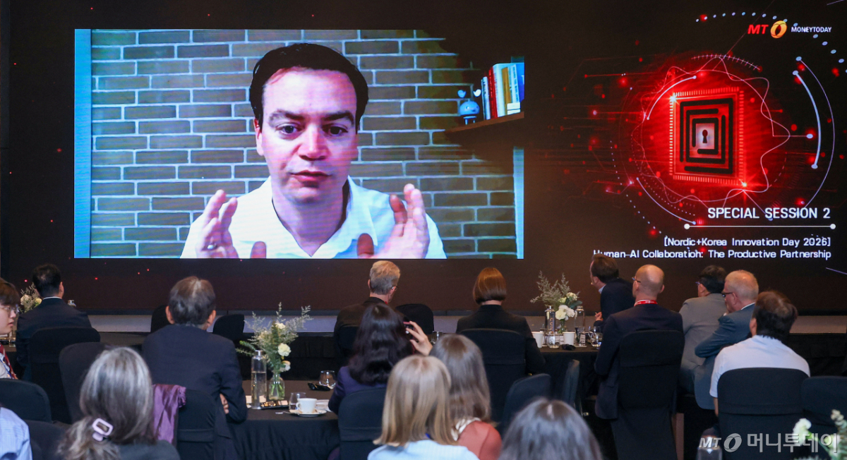 [사진]'2026 키플랫폼' 화상연결로 발표하는 안데르스 빌레소 벡 부사장