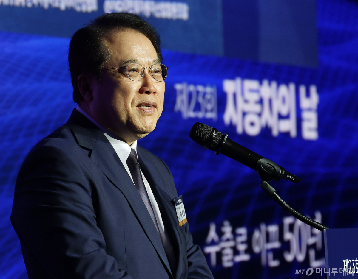 [사진]'제23회 자동차의 날' 환영사하는 이택성 이사장