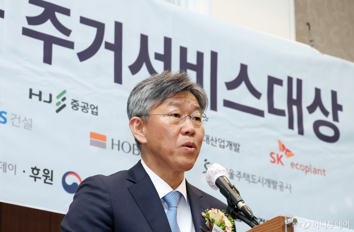 [사진]'주거서비스대상' 축사하는 김이탁 국토차관