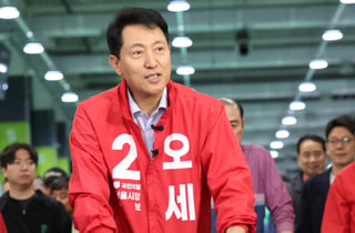 吳, 새벽 배추 나르며 선거운동 시작…"땀흘려 일하는 분들이 존중받는 서울"