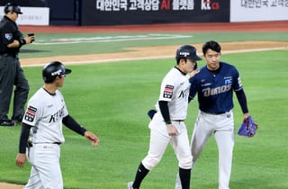 [한번에쓱]'고의일리 없겠지?' 허경민 사구로 내보내며 미안함 전하더니 이어 배정대도 사구로 실점, 다이노스 류진욱