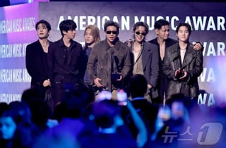 BTS, AMA서 5년 만에 또 대상…RM "아미, 우리가 또 해냈다"