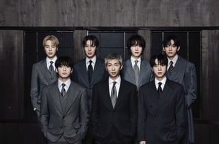 방탄소년단, 美 'AMA'서 대상 또 탔다…계속되는 국위선양