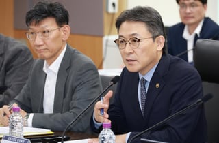 권대영 "무늬만 생산적금융 안돼"..가계대출 13조 줄때 생산금융 95조 늘었다