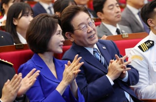 李대통령 부부, 남항시장 방문…부산 현장소통 행보 이틀째