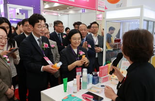 K-뷰티 '세계로 세계로'…중기부, 국내 최대 화장품 페스타 연다