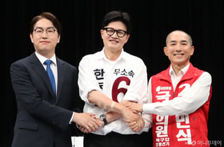 "떴다방"vs"朴 30년 구형"vs"주식 파킹"…부산 북갑 난타전