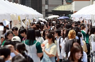아이돌 대신 '학생이 주인공'…학생 부스·공연 늘리는 대학들
