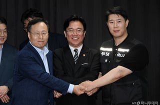 고용장관發 사회연대임금...與 "고민할 때" vs 野 "반시장적"