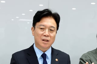 사회연대임금 '동상이몽'…"정규직만 독식 안돼" vs "근로의욕 꺾어"