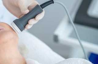피부과서 리프팅 시술받던 40대 여성 심정지…원장·간호사 입건