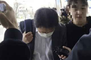 친인척집에도 '몰카' 설치한 장학관..."가족 생계 책임져야" 선처 호소