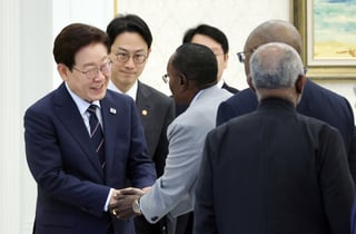 李대통령, 아프리카 19개국 장관 접견 "매우 동경, 함께 하고 싶다"