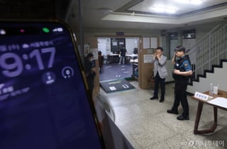 '용지 부족·대기표 배부' 잠실7동 2투표소, 오후 10시까지 투표 연장