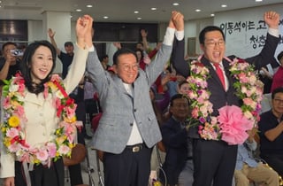 '당선 인터뷰'도 했는데 124표차로 뒤집혔다...충주 '40세 시장' 탄생