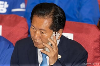 [속보]정청래 "전국적으로 민주당에 큰 승리 안겨주신 국민들께 감사"