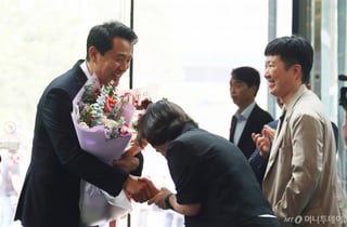 이기지 못한 선거...지방권력 교체에도 여야에 '찜찜한 숙제' 안겼다