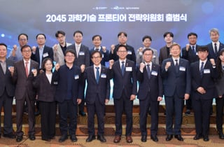 "2045년, 예상 못한 기술 뜬다…지금 준비해야"-포브스 선정 30인