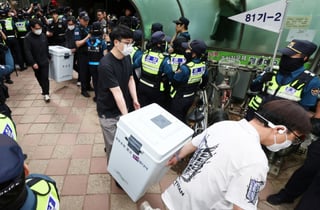잠실투표소 35시간 대치 종료…투표함 2개 개표소로