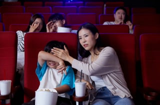 "군체 보는 팁" SNS 수두룩…호러보다 무서운 '15세 뚫기'에 극장 비상