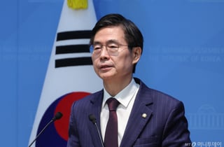 조경태 "민주당, 내로남불·위선정당"…'탄핵 반대' 박덕흠 선출 비판