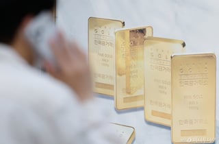 전쟁 때문에 오를 줄 알았더니…금값 '뚝' 작년 말 수준으로