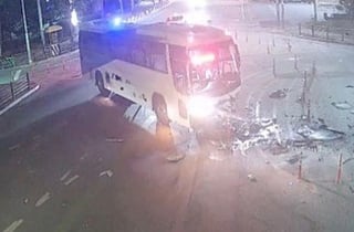 음주 단속 피해 도주하던 20대 남녀, 버스 정면충돌로 사망