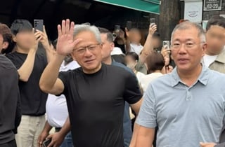 점심엔 정의선과 냉면, 저녁엔 최태원과 치맥…젠슨 황, 광폭 행보