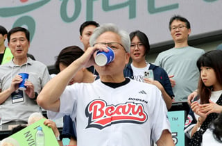[한번에쓱]잠실행 젠슨 황 '치어스 코리아!' '원샷' 을 외치며