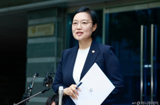 "도가니 사리기 레드레드" 한성숙 총리 후보, 첫 출근길…반전 소감은