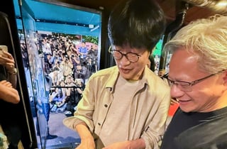 젠슨 황의 'AI 팩토리' 파트너 된 네이버·SK…이유는?