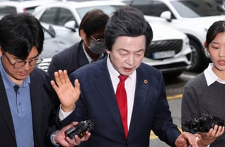 '사기·성추행 혐의' 허경영, 구속 1년 만에 보석 석방