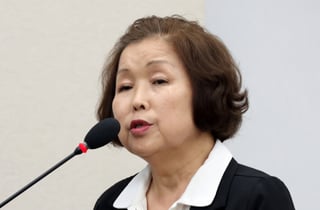 '대선 댓글 여론조작' 리박스쿨 손효숙, 첫 재판서 혐의 대부분 부인