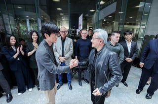 'K-젠슨'과 '평생 삼겹살' 동맹…"네이버, 10배 더 큰 회사 될 것"