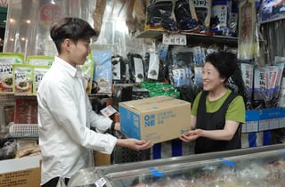 "전통시장서 산 제품, 바로 택배로"..CJ대한통운, 서비스 첫 도입