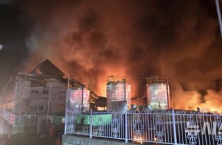 경주 건천산단 제조공장서 불, 5시간째 진화 중…소방 대응 1단계 발령