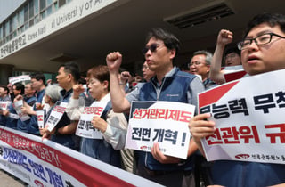 "선관위 대행 역할 더는 못해"…투표용지 부족 참사에 공무원들 폭발