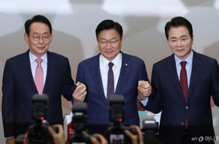 국힘 새 원내대표에 '3선' 정점식…"특정 세력에 휘둘리지 않겠다"