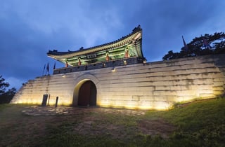 빛을 품은 야간 명소 '김포 문수산성'…경관조명 설치 완료