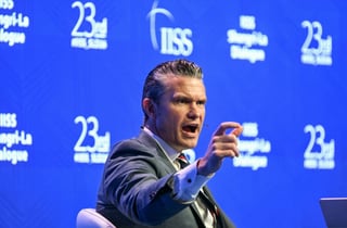 美 전쟁부 장관 "오늘밤 이란에 강한 공격"…확전 우려