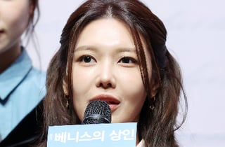 수영, 결별 후 첫 공식석상…시각장애인과 마라톤
