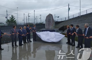 '안중근 의사 기념비' 세우자 발작한 日 우익…호텔 "철거하겠다"