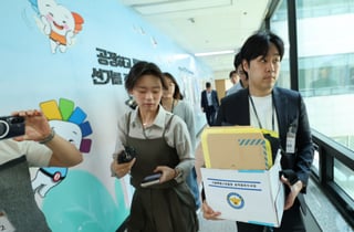 경찰 '투표용지 부족사태' 선관위 7곳 압수수색
