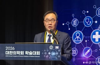 이진우 대한의학회장 "2년간 갈등·혼란 경험…국민 신뢰 속 의료 재도약 약속"
