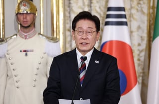 李 대통령 "태극마크 가슴에 품고 뛰는 국가대표 힘차게 응원"