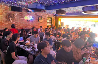 아침 8시부터 황올 주문…BBQ, 체코전 응원 수요에 조기 오픈