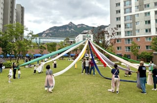 "○○ 엄마, 우리 애 좀 봐줘" 요즘도 이게 돼?...이곳에선 일상이라는데